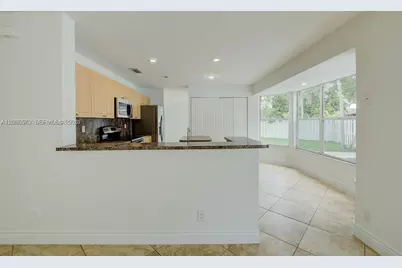 1127 SW 104th Way, Pembroke Pines, FL 33025 - Photo 12