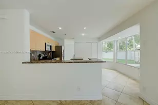 1127 SW 104th Way, Pembroke Pines, FL 33025 - Photo 12