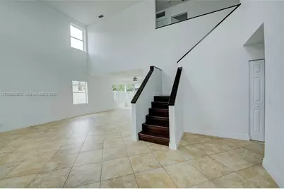 1127 SW 104th Way, Pembroke Pines, FL 33025 - Photo 4