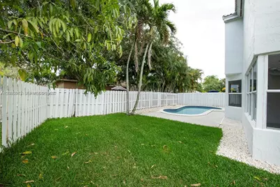 1127 SW 104th Way, Pembroke Pines, FL 33025 - Photo 34