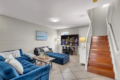 916 NW 135th Ter, Pembroke Pines, FL 33028 - Photo 6