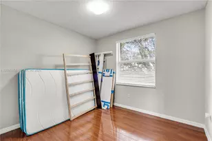 916 NW 135th Terrace, Pembroke Pines, FL 33028 - Photo 20