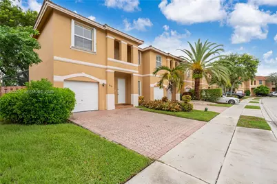 916 NW 135th Ter, Pembroke Pines, FL 33028 - Photo 2