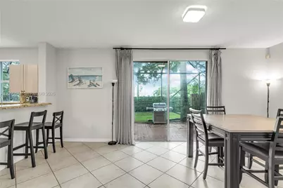 916 NW 135th Ter, Pembroke Pines, FL 33028 - Photo 10