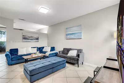 916 NW 135th Ter, Pembroke Pines, FL 33028 - Photo 4