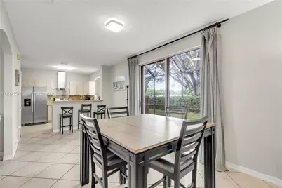 916 NW 135th Ter, Pembroke Pines, FL 33028 - Photo 8