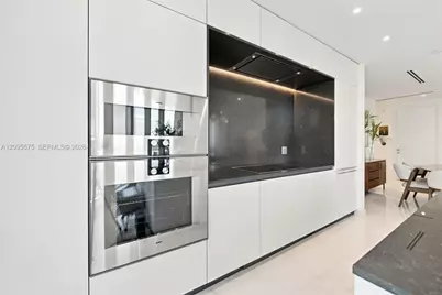 300 Biscayne Boulevard Way #4007W, Miami, FL 33131 - Photo 12