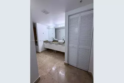 41 SE 5th St #709, Miami, FL 33131 - Photo 2