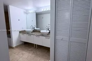 41 SE 5th St, Miami, FL 33131 - Photo 2