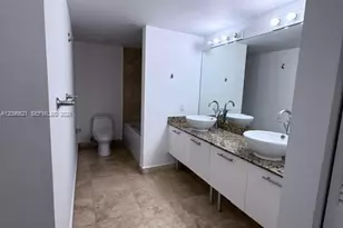 41 SE 5th St, Miami, FL 33131 - Photo 6