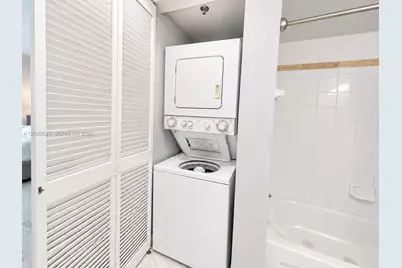 1200 Brickell Bay Dr #PH4103, Miami, FL 33131 - Photo 18