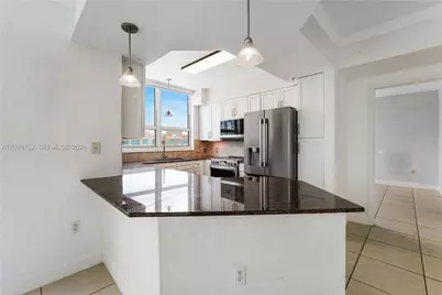 2000 N Bayshore Dr #702, Miami, FL 33137 - Photo 8