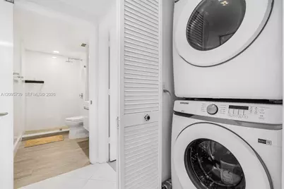 325 S Biscayne Blvd #1019, Miami, FL 33131 - Photo 26