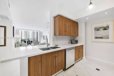 325 S Biscayne Blvd #1019, Miami, FL 33131 - Photo 6