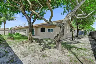 20102 NW 62nd Ave, Hialeah, FL 33015 - Photo 38