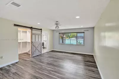 20102 NW 62nd Ave, Hialeah, FL 33015 - Photo 10