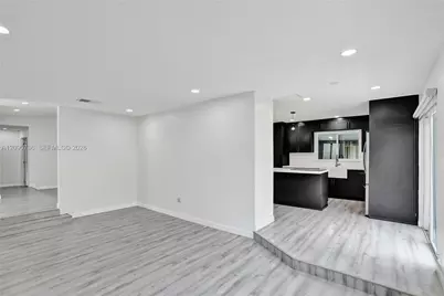 20102 NW 62nd Ave, Hialeah, FL 33015 - Photo 4