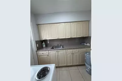 561 SW 7th St #1, Miami, FL 33130 - Photo 4