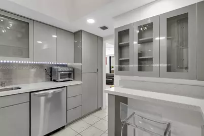 1623 Collins Ave #812, Miami Beach, FL 33139 - Photo 1