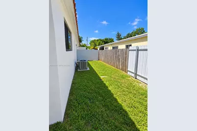 2080 NE 172nd St #0, North Miami Beach, FL 33162 - Photo 2