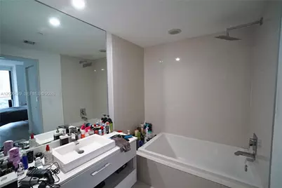 55 SW 9th St #1405, Miami, FL 33130 - Photo 6