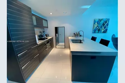 200 Biscayne Boulevard Way #4011, Miami, FL 33131 - Photo 6