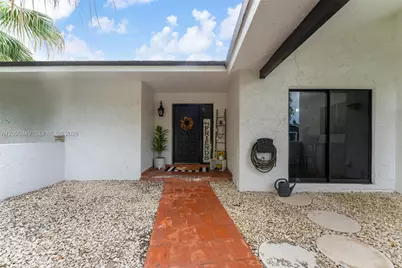 13711 SW 108th St, Miami, FL 33186 - Photo 4