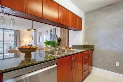 1200 Brickell Bay Dr #1805, Miami, FL 33131 - Photo 6