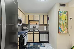 9820 S Hollybrook Lake Dr, Pembroke Pines, FL 33025 - Photo 6