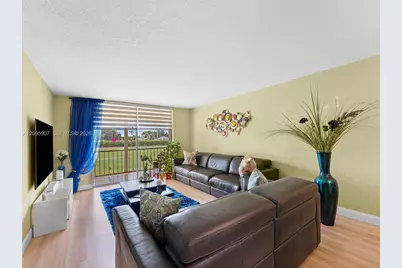9820 S Hollybrook Lake Dr #208, Pembroke Pines, FL 33025 - Photo 2