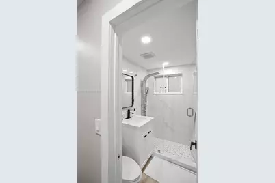 331 W 40th Pl, Hialeah, FL 33012 - Photo 46