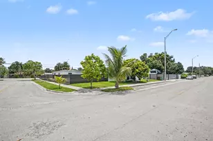 331 W 40th Pl, Hialeah, FL 33012 - Photo 4