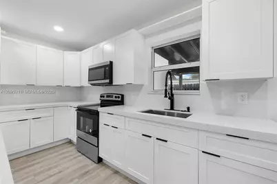 331 W 40th Pl, Hialeah, FL 33012 - Photo 2