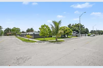 331 W 40th Pl, Hialeah, FL 33012 - Photo 30