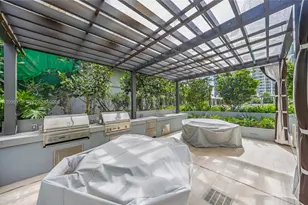 77 SE 5th St, Miami, FL 33131 - Photo 26