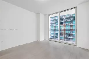 77 SE 5th St, Miami, FL 33131 - Photo 8