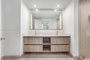 77 SE 5th St, Miami, FL 33131 - Photo 6