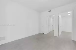 77 SE 5th St, Miami, FL 33131 - Photo 12