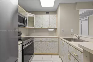 15619 SW 73rd Cir Terrace, Miami, FL 33193 - Photo 4