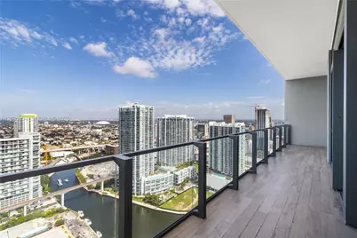 68 SE 6th St #4006, Miami, FL 33131 - Photo 2