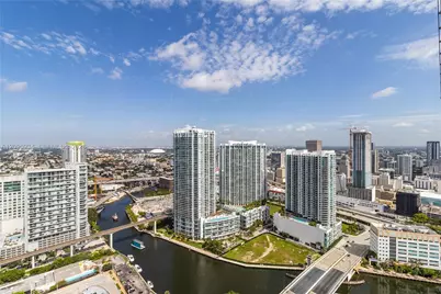 68 SE 6th St #4006, Miami, FL 33131 - Photo 6
