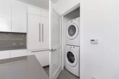 68 SE 6th St #4006, Miami, FL 33131 - Photo 12