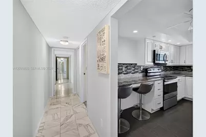 1000 Parkview Dr #715, Hallandale Beach, FL 33009 - Photo 16