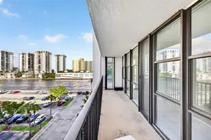 1000 Parkview Dr, Hallandale Beach, FL 33009 - Photo 38