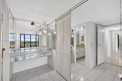 1000 Parkview Dr #715, Hallandale Beach, FL 33009 - Photo 26