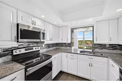 1000 Parkview Dr #715, Hallandale Beach, FL 33009 - Photo 4