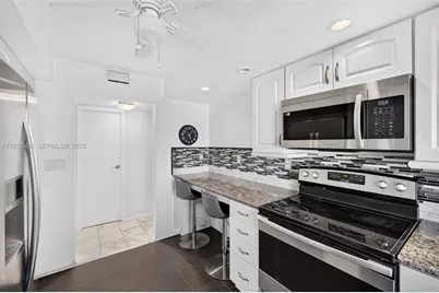 1000 Parkview Dr #715, Hallandale Beach, FL 33009 - Photo 20