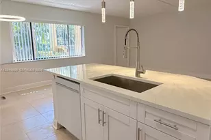 110 Meadows Cir, Boynton Beach, FL 33436 - Photo 4