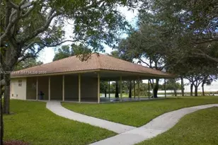 110 Meadows Cir, Boynton Beach, FL 33436 - Photo 26