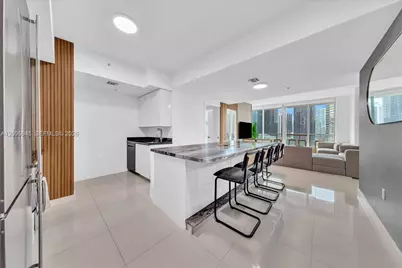 92 SW 3rd St #2802, Miami, FL 33130 - Photo 2